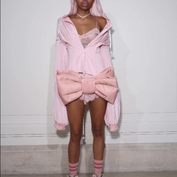 FENTY PUMA limited edition pink bow bag SOLD OUT EVERYWHERE - Picture 3 of 4